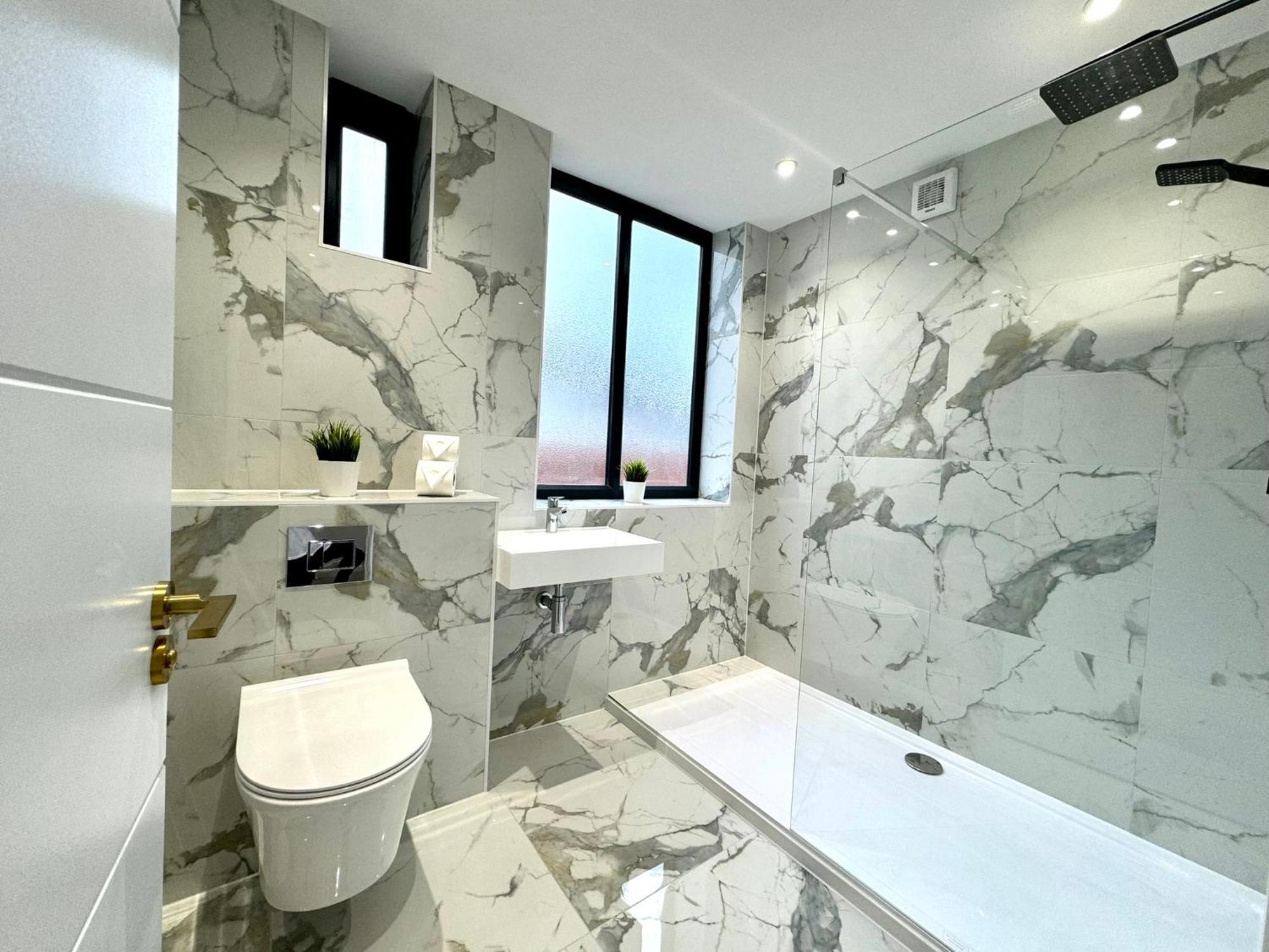 Amazing Large 3 Bedroom Apartment - Sleeps 8! Bournemouth Eksteriør bilde